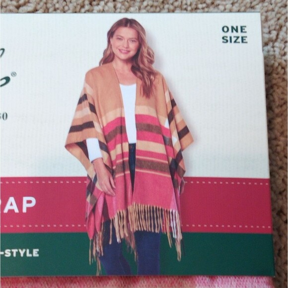 NWT Woolrich Southwestern Fringe Blanket Wrap Poncho - Picture 4 of 5